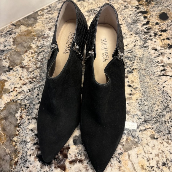 MICHAEL Michael Kors Clara Mid Booties. - Picture 4 of 15